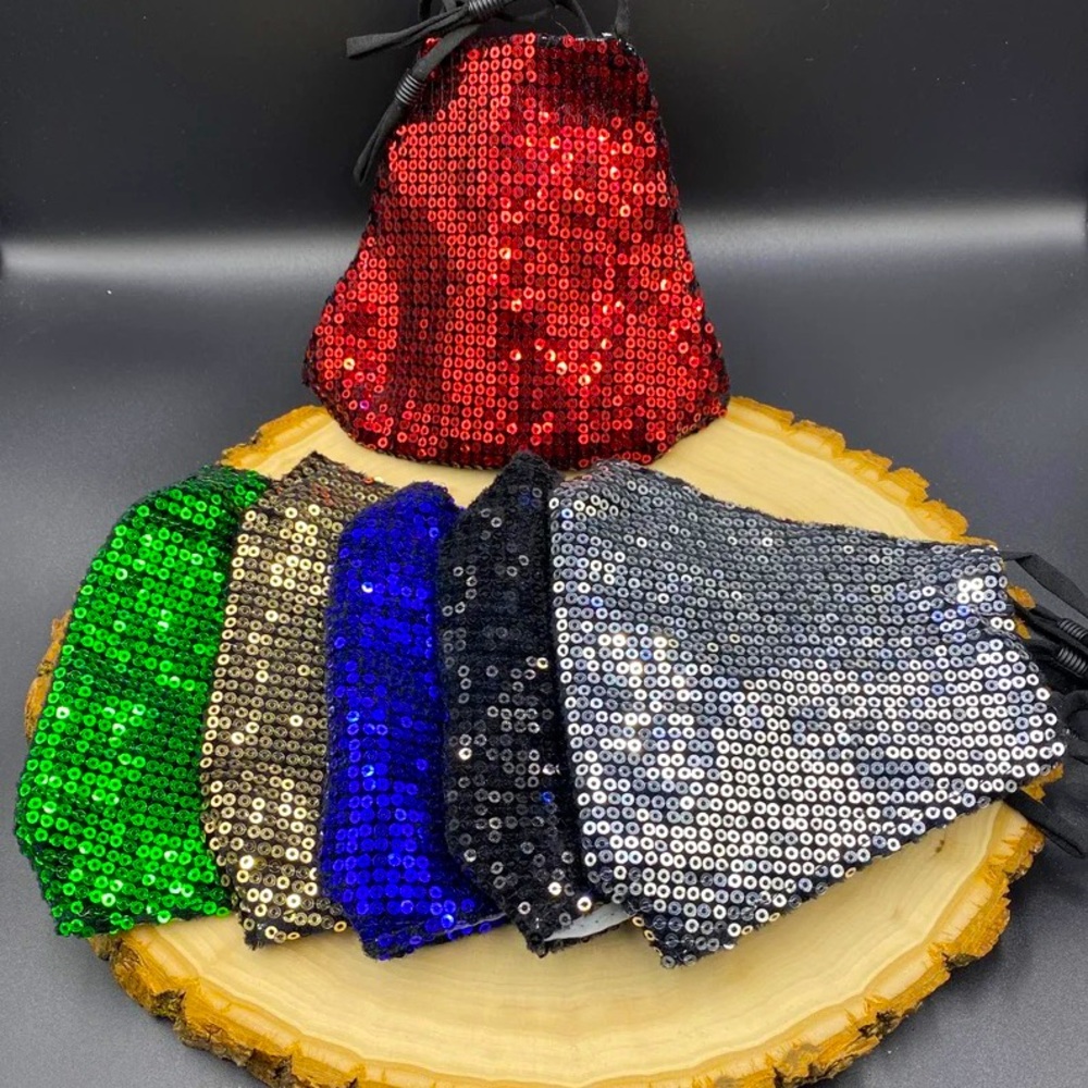 Sequin Face Mask !
Two layer mask with a pocket where you can insert a filter.